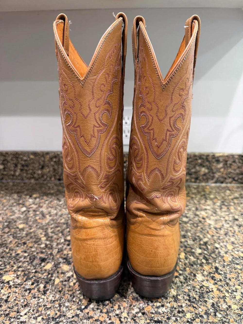 Lucchese classic tan